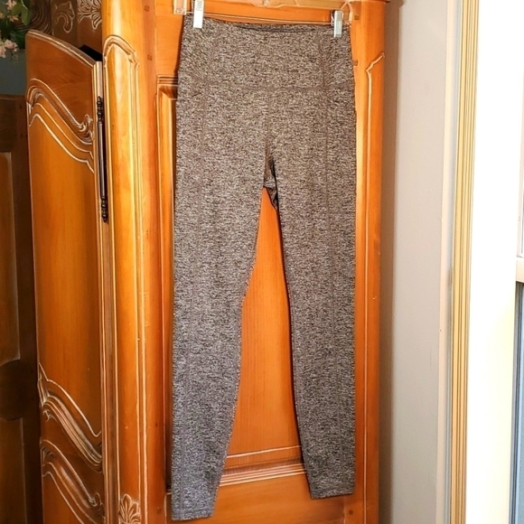 Avia, Beautiful shade of gray leggings size small (2-4) 2 big pockets in front. - Picture 1 of 9
